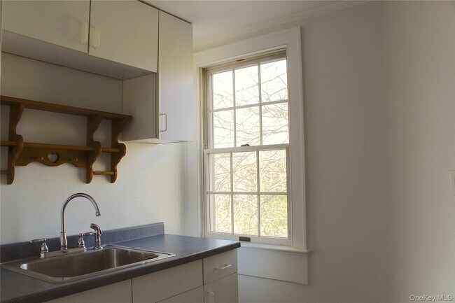 Building Photo - 66 Scudder Pl