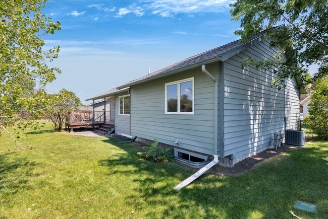Building Photo - Single Family Home in LOLO, 4 bed / 3 bath...