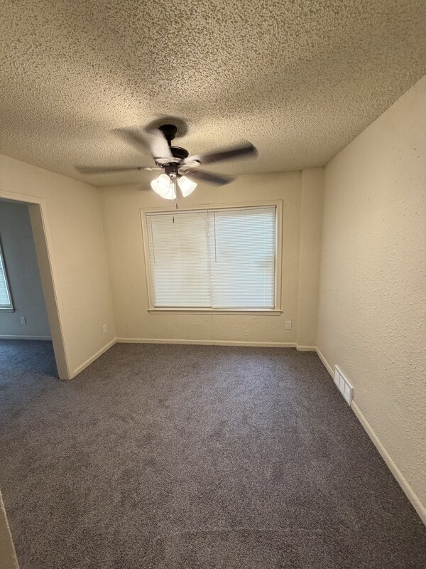 Building Photo - 9501 Greenview Ave