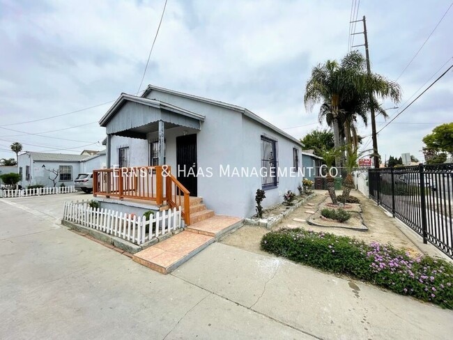 Primary Photo - 1401 N Bullis Rd