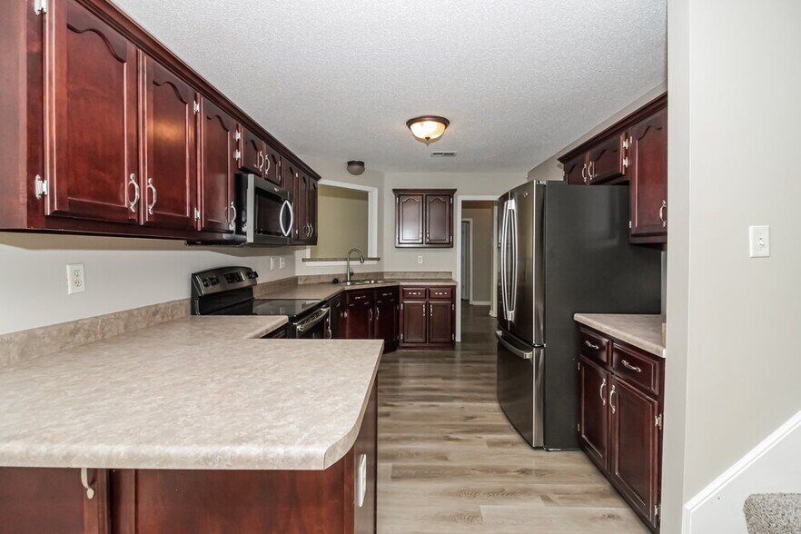 Building Photo - 4845 Shadow Pine Cove