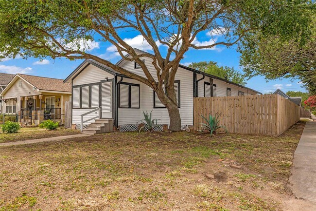 Building Photo - 4102 Ave N Ursuline St