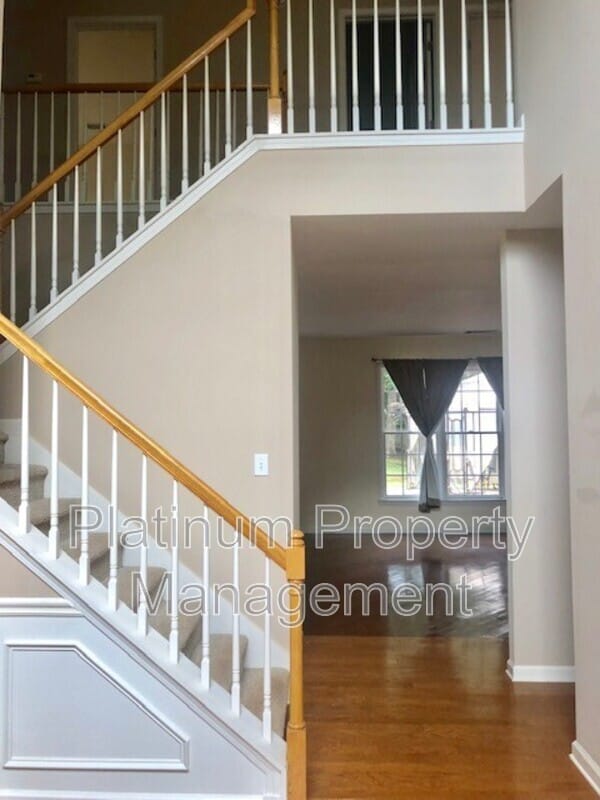 Building Photo - 3335 Woodside Ct