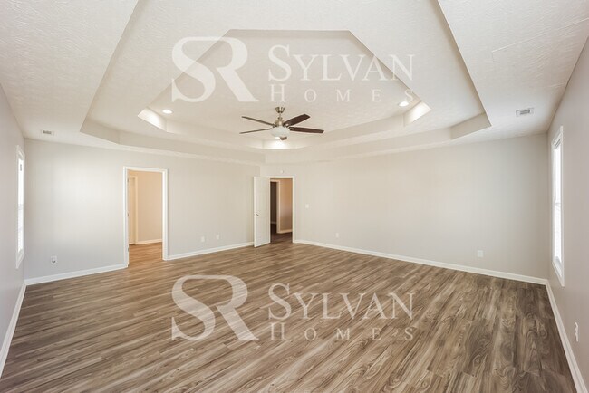 Building Photo - Your dream home awaits