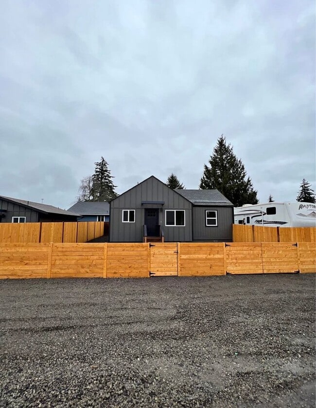 Building Photo - Updated 3BR Home w/ Vaulted Ceilings, Upgr...