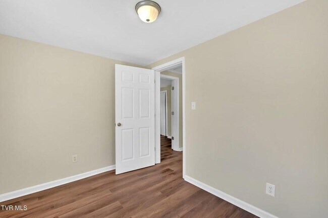 Building Photo - 3361 Bloomingdale Rd