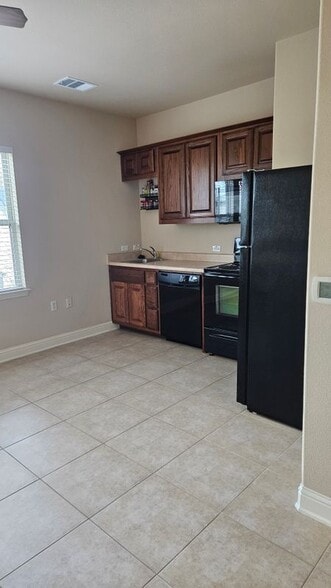 Building Photo - 2008 Emma Long St