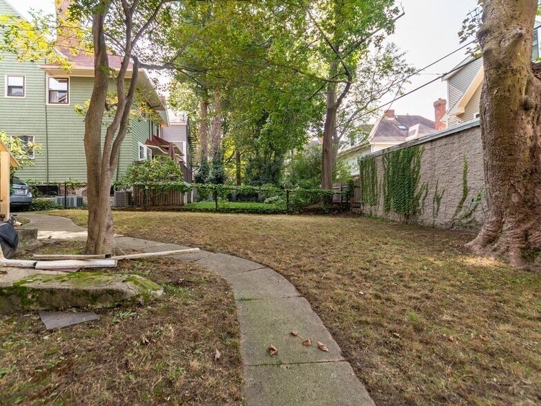Primary Photo - 30 Stetson St