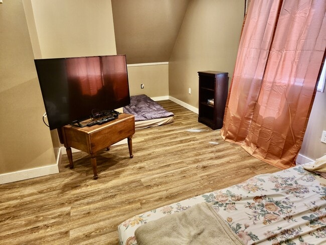 Building Photo - 826 Holt Rd