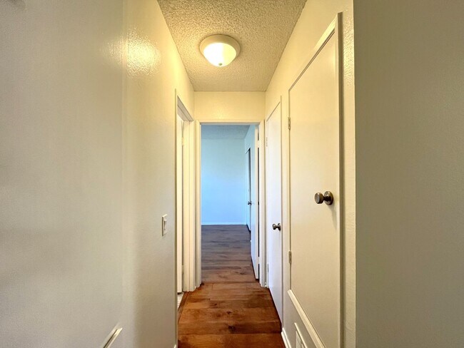 Building Photo - 3 bed, 2 bath located in Riverside!