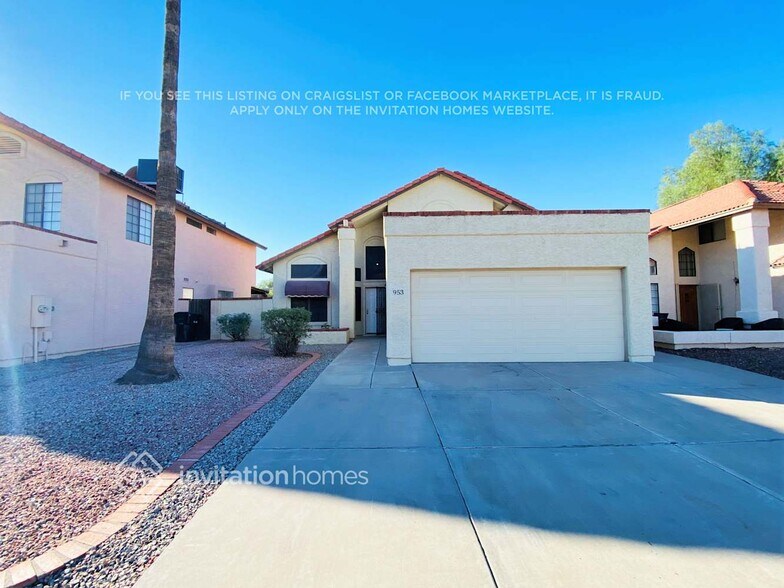 Primary Photo - 953 E Manor Dr
