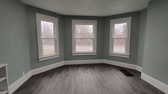 Building Photo - 1227 Maysville Ave