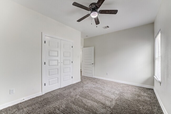 Building Photo - 410 N 4th St