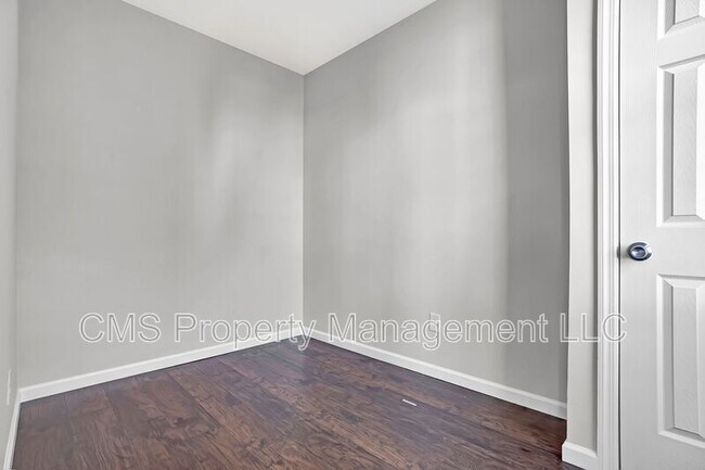 Building Photo - 142-144 Seymour Ave