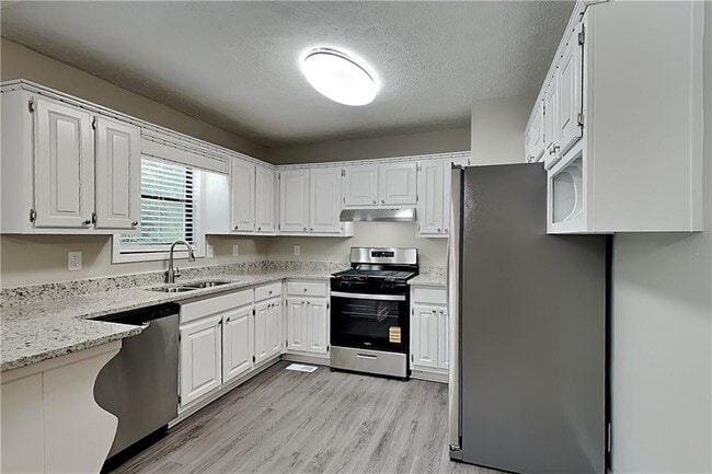 Building Photo - 82 Fox Ridge Ct