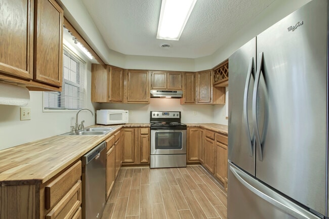 Building Photo - 205 Chota View Cir