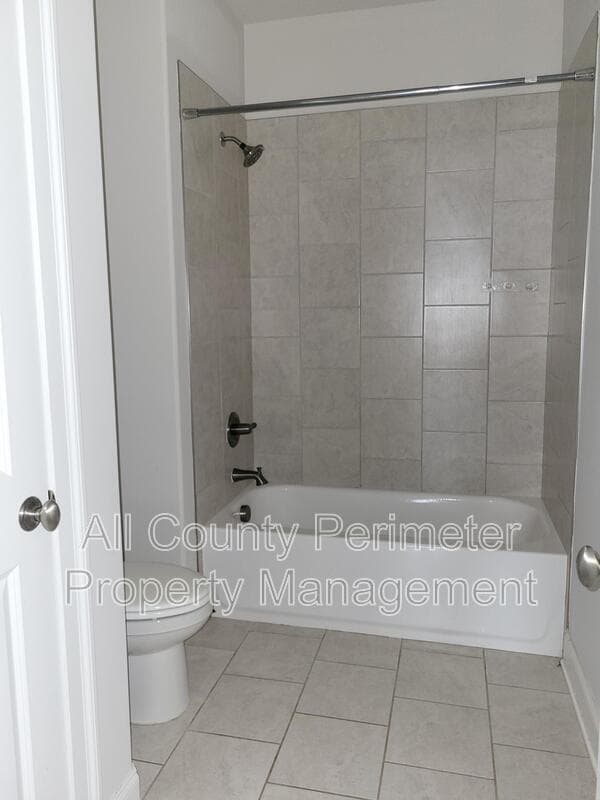 Building Photo - 819 Olmsted Ln