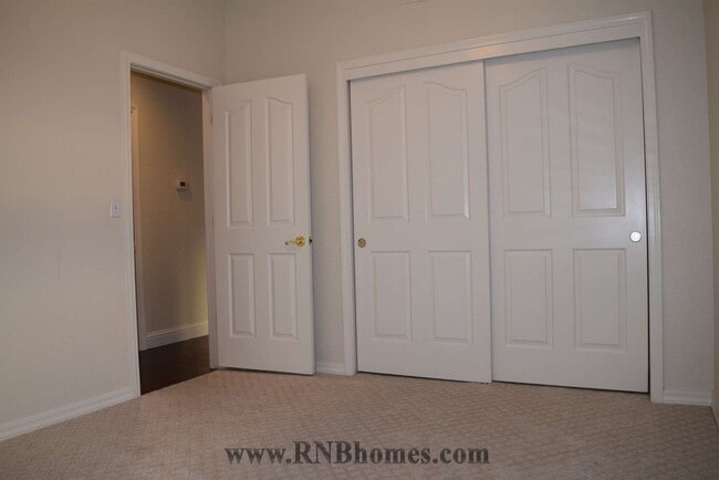 Building Photo - 303 Ironwood Cir