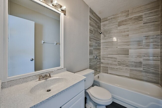 Building Photo - 8002 Cambridge Cir