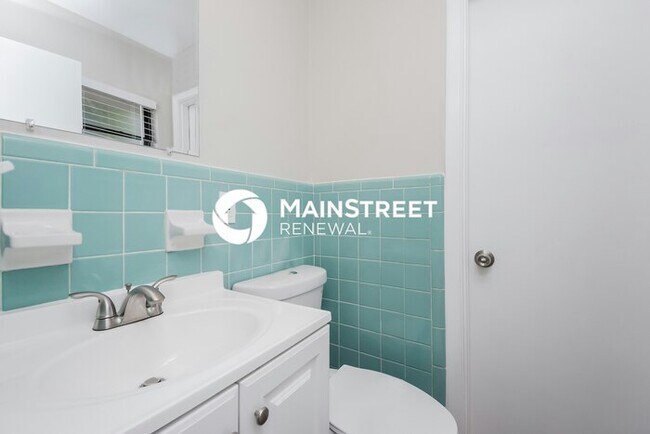 Building Photo - 3 Bedroom Pet-Friendly Home in ORLANDO, FL with Main Street Renewal