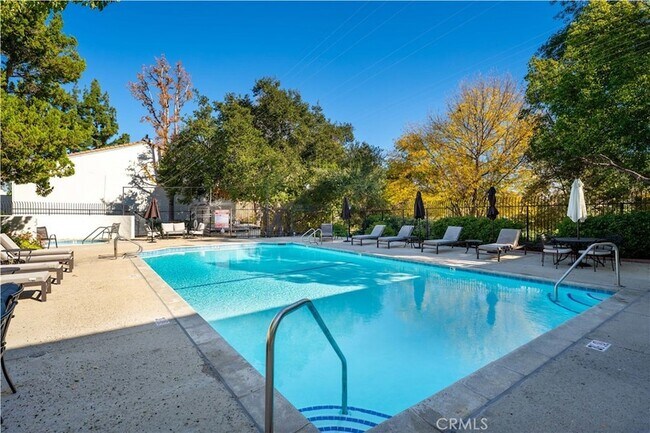 Building Photo - 4724 Park Granada