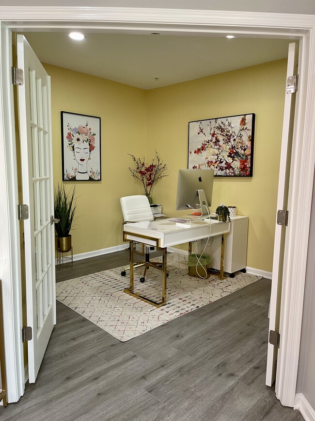 Building Photo - 4950 Brenman Park Dr