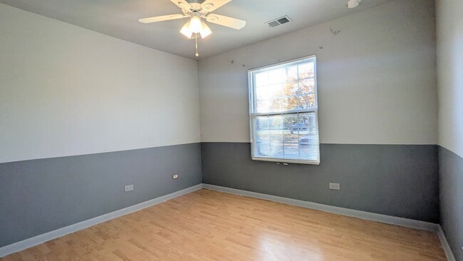 Building Photo - 1965 N Hicks Rd