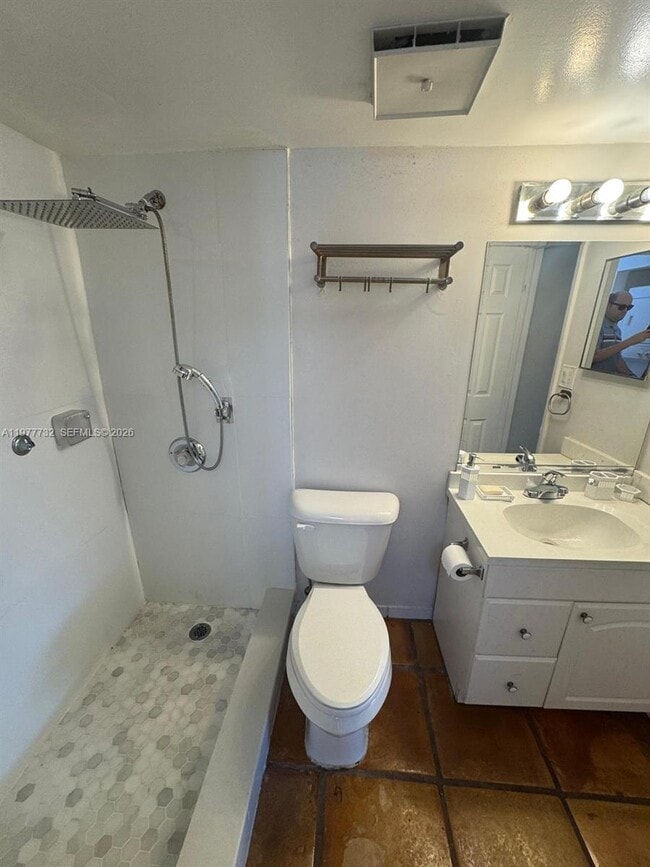 Building Photo - 6031 Shaker Wood Cir