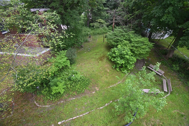 Building Photo - 137 Deer Hill Ave