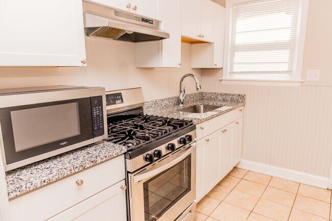 Building Photo - 1903 Grayland Ave