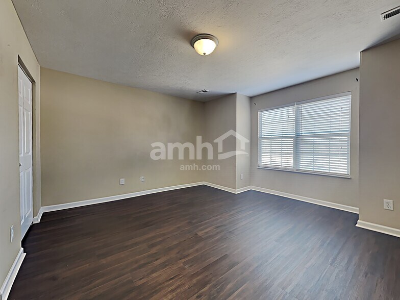 Building Photo - 4449 Oakbank Ln NW