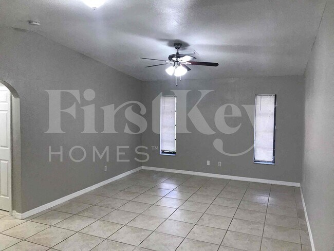 Building Photo - 241 SW 32nd Terrace