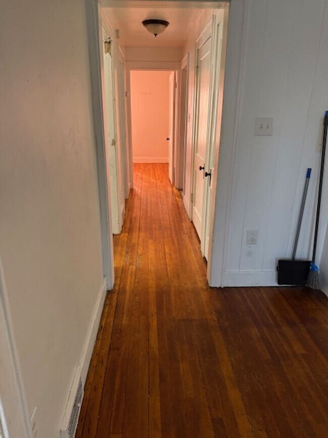 Building Photo - Make this your home 4Bedroom 2 bath home with one car garage $1550 per month