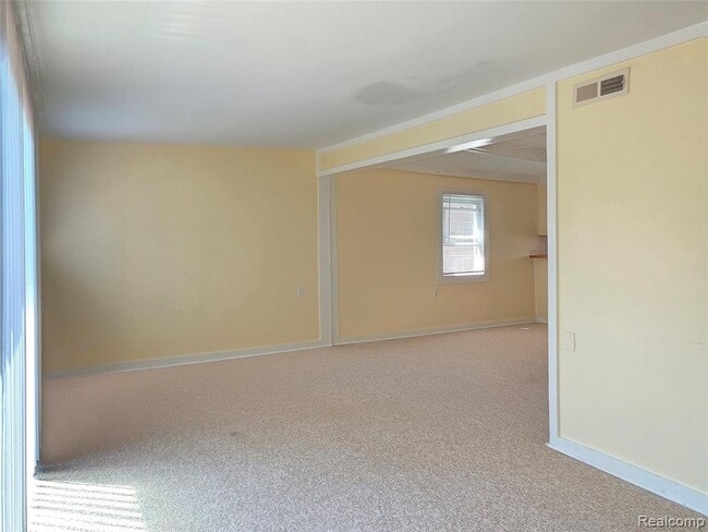 Building Photo - 6316 Oakdale Dr