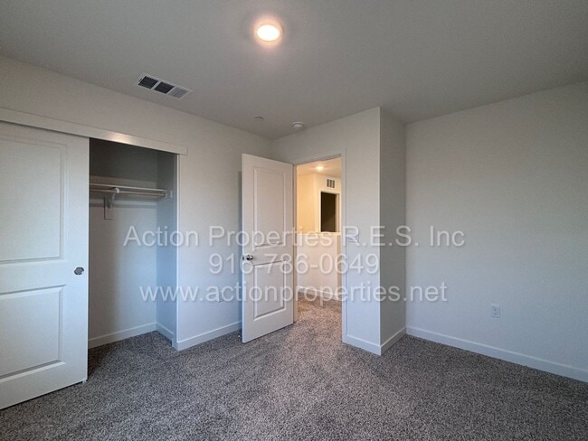 Building Photo - Amoruso Ranch Roseville: Brand new Solar DR Horton 4 Bedroom 2.5 Bath, Open Floor Plan,