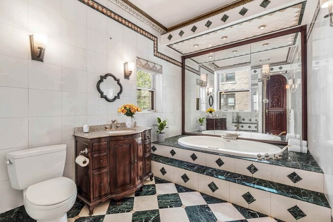 Building Photo - 313 W 71st St