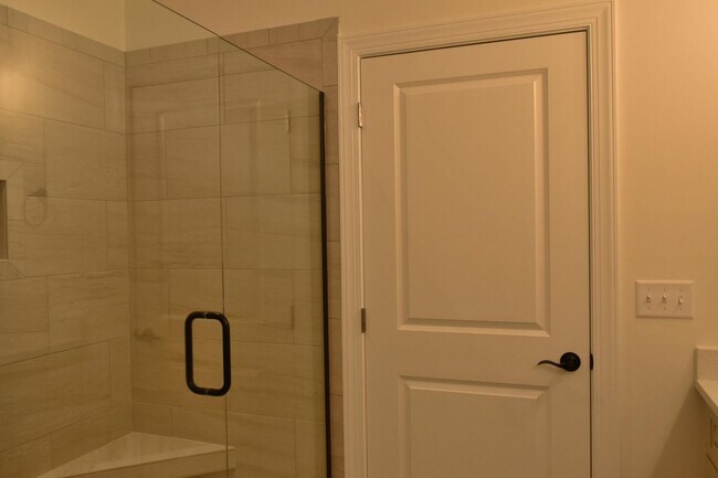 Building Photo - Townhouse for Rent in Hixson