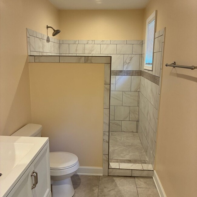 Building Photo - 4 Bedroom 3 Bath Home in Winnabow, NC