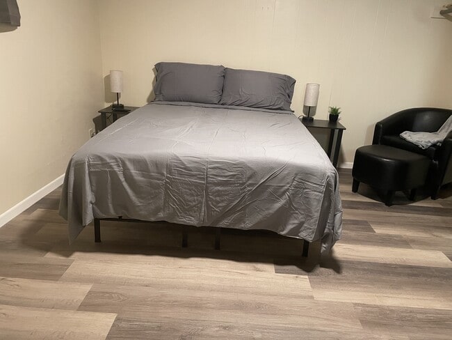 Building Photo - 380 S Wagon Wheel Dr