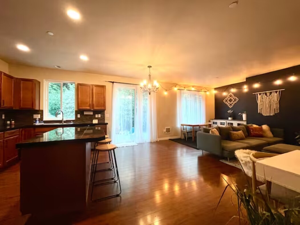 Building Photo - 3669 Reagan Ave