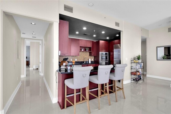 Building Photo - 150 E Robinson St