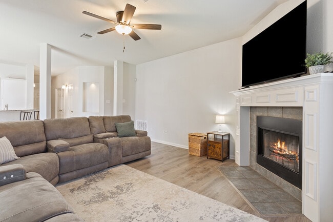 Building Photo - 709 Bighorn Dr