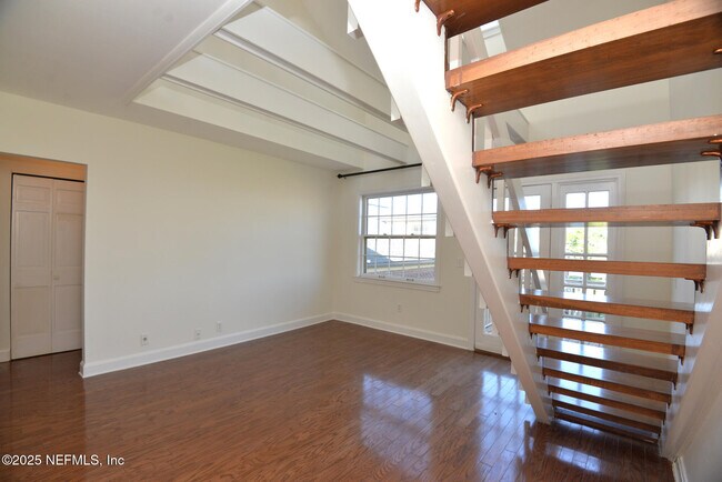Building Photo - 1526 Palm Ave