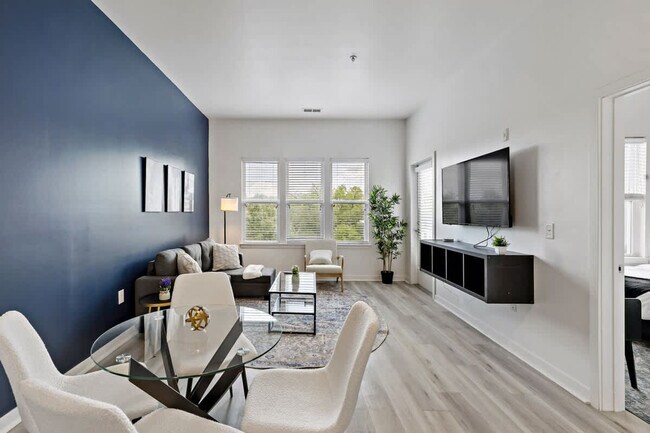 Building Photo - 205 S Kings Dr