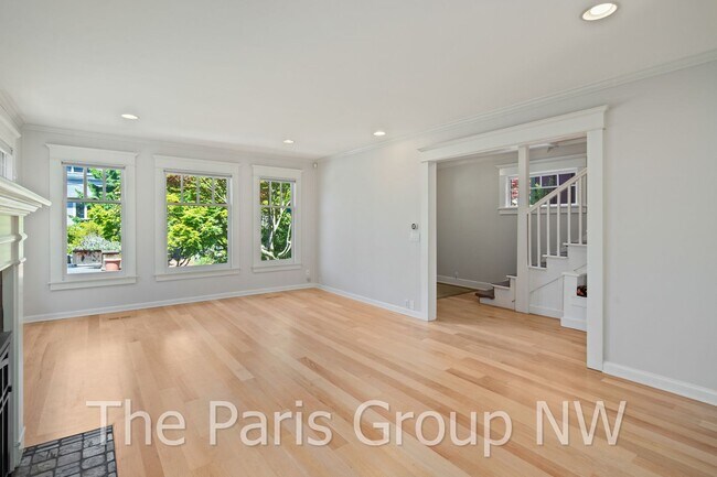 Building Photo - Exceptional Green Lake 3BR * Gorgeous In &...