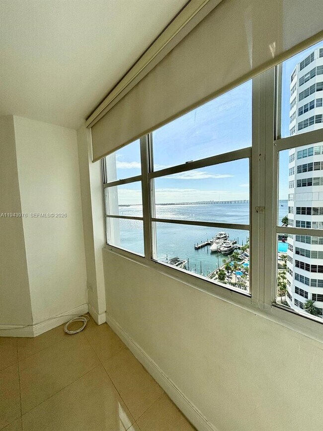 Building Photo - 801 Brickell Bay Dr