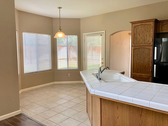 Building Photo - $2,550 Champlain & Shepherd, 4 Bedroom hom...