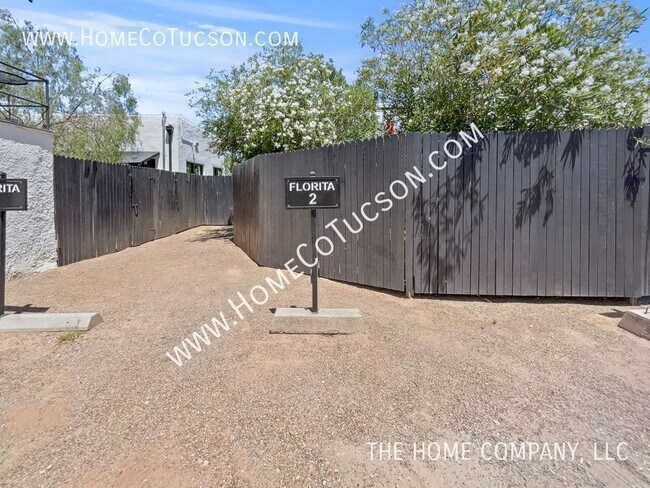 Building Photo - 940 E Florita St