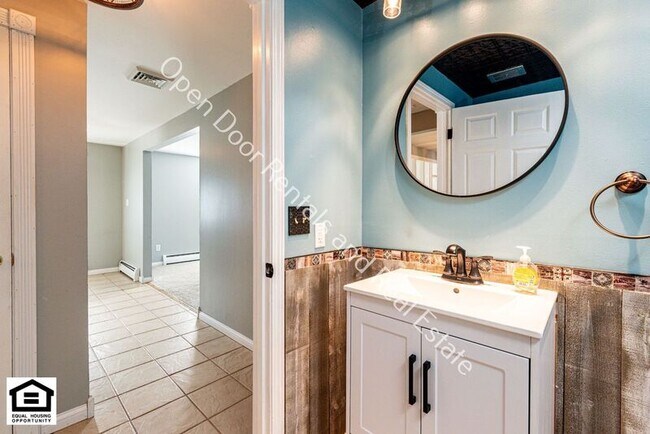 Building Photo - 1225 Clarion Dr