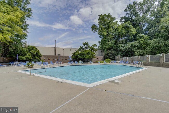 Building Photo - 5101 River Rd